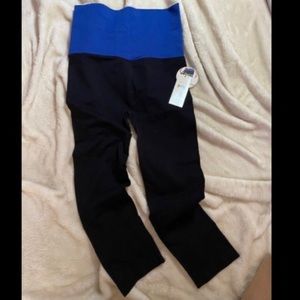 YOUNG USA - Cropped Spandex Leggings